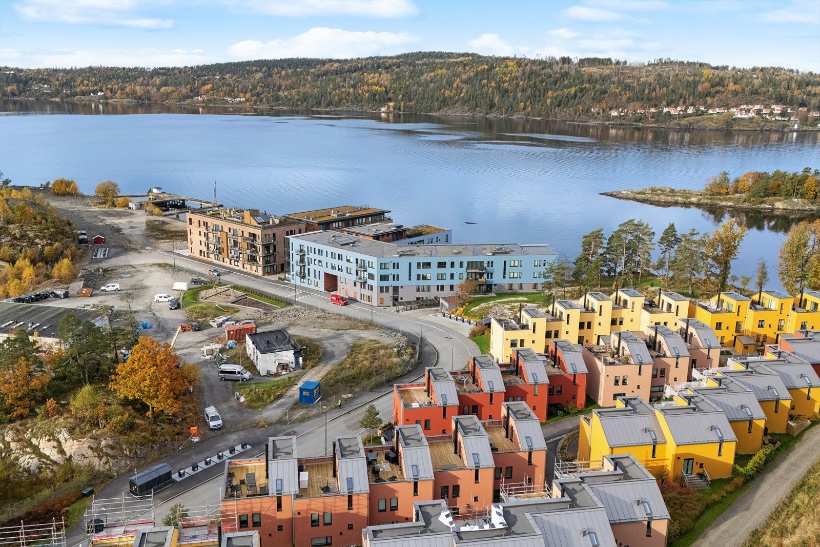 Her bor du i et etablert og velholdt nabolag som byr på den perfekte balansen mellom privatliv, komfort og tilgjengelighet. Galleribilde