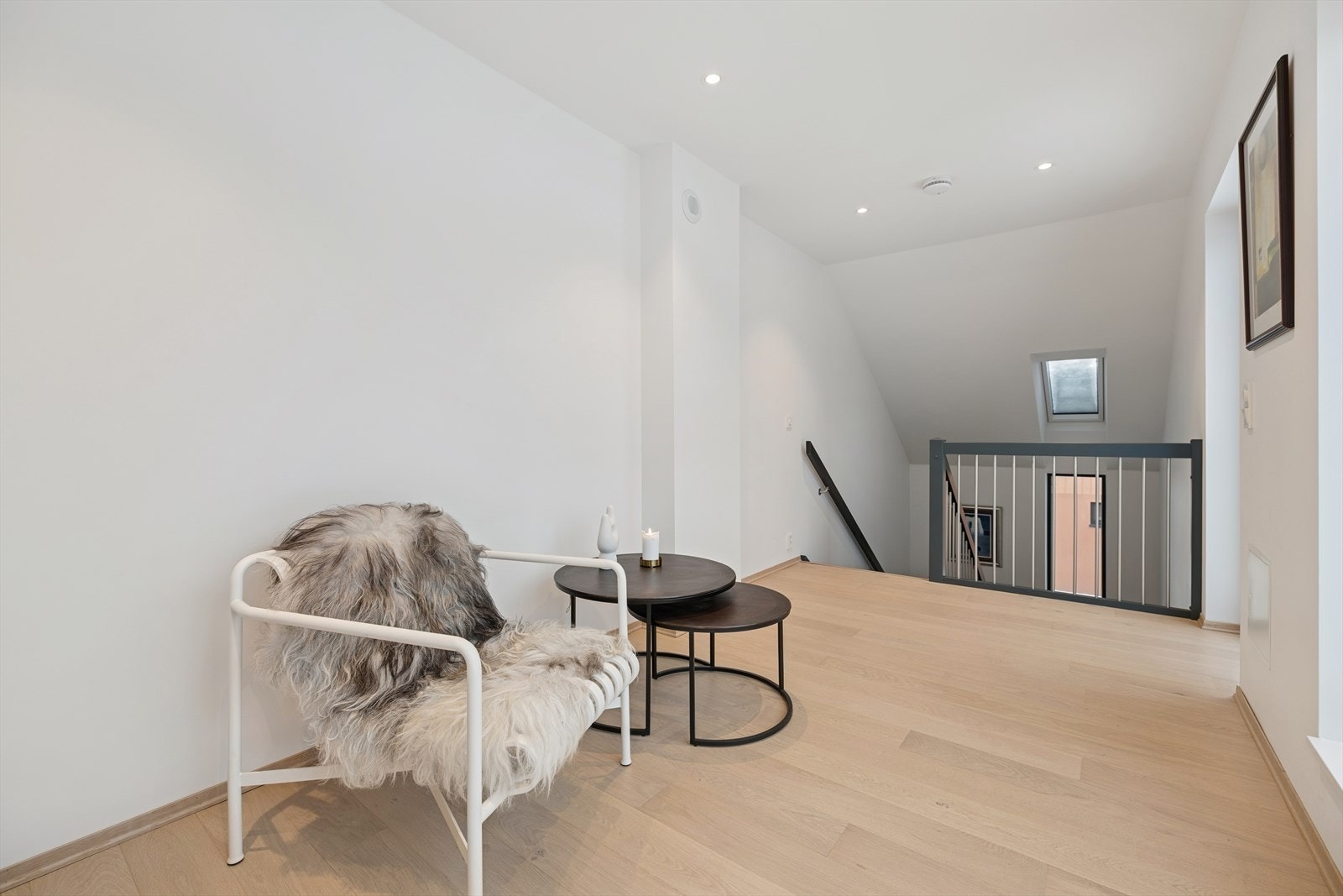 Her er det plass til å innrede med en sofagruppe. Galleribilde