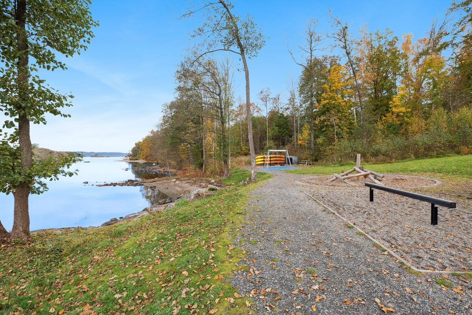 Idyllisk beliggenhet ved Mossesundet i Oslofjorden, plassert mellom Son og Moss. Galleribilde