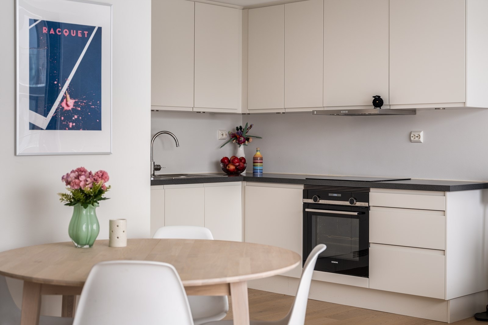 Leiligheten disponerer en ekstern bod i kjeller på 9 kvm Galleribilde