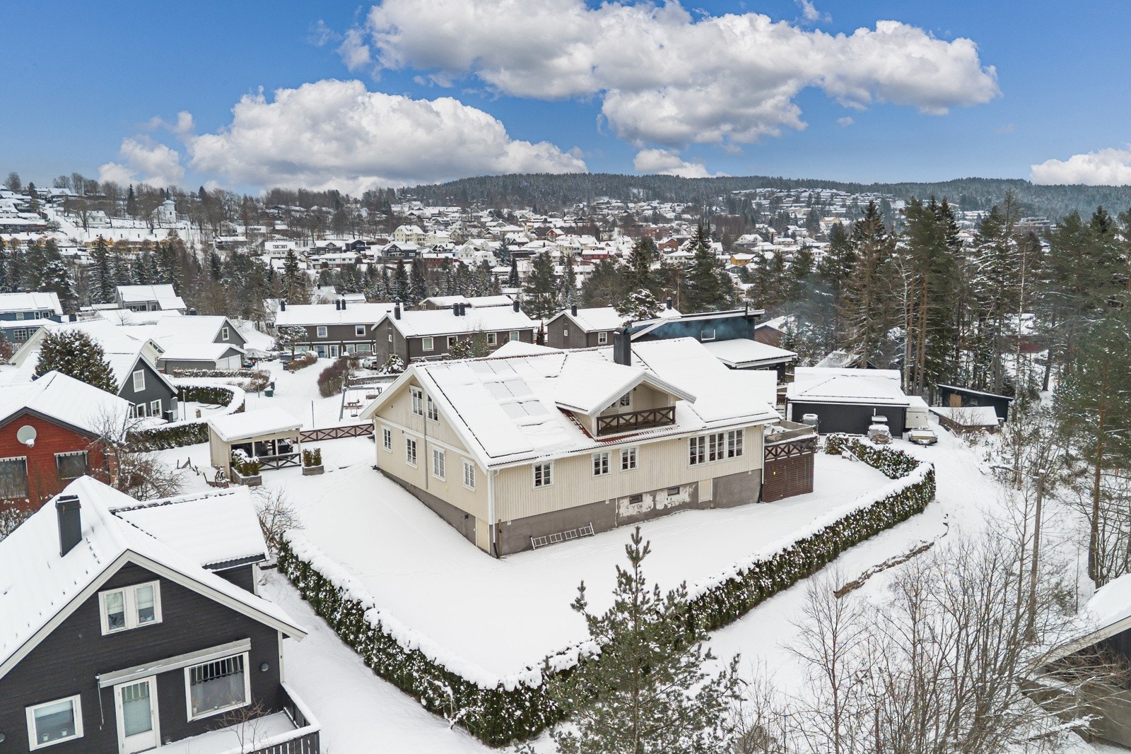 Området byr på stille omgivelser og umiddelbar nærhet til flotte markaområder. Galleribilde