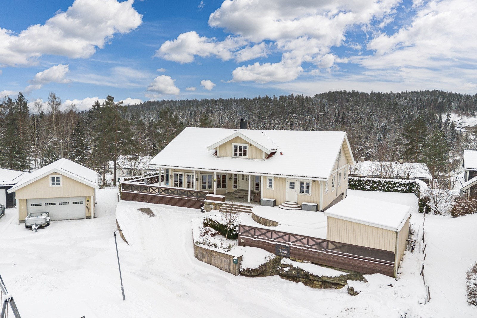Her bor du barnevennlig i et veletablert boligområde med nærhet til en rekke flotte turområder. Galleribilde
