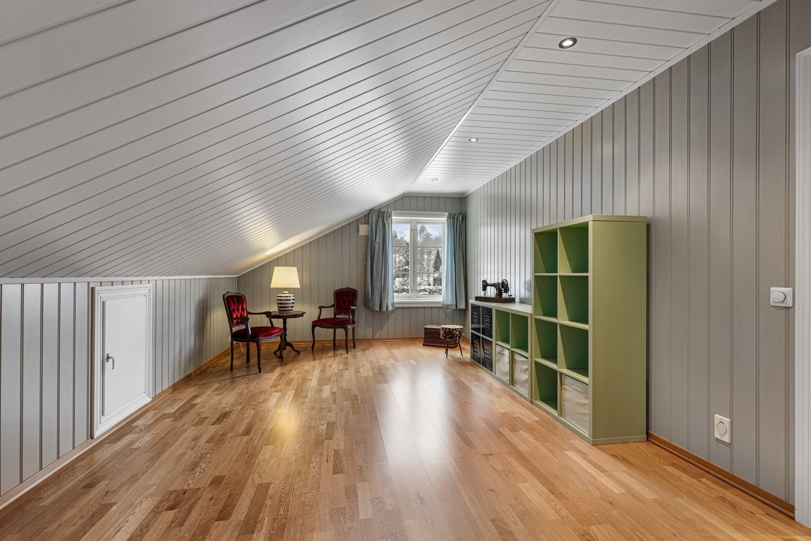 Loftstue med adkomst til sørvendt terrasse på ca. 6,7 kvm. Galleribilde