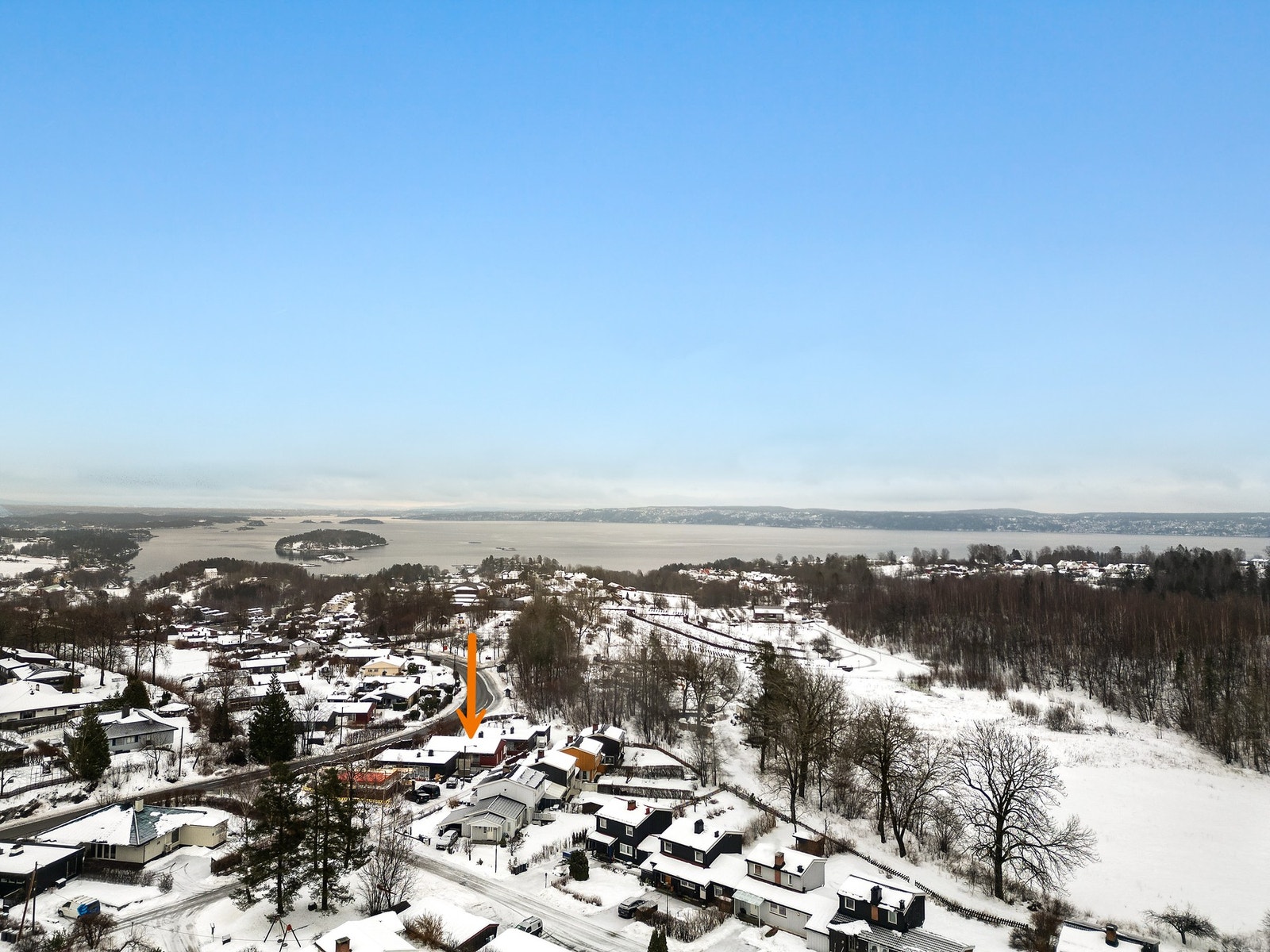 Velkommen til Erlands vei 4 - atriumhus i blindvei med en barnevennlig og populær beliggenhet på Blakstad/Gullhella! Galleribilde