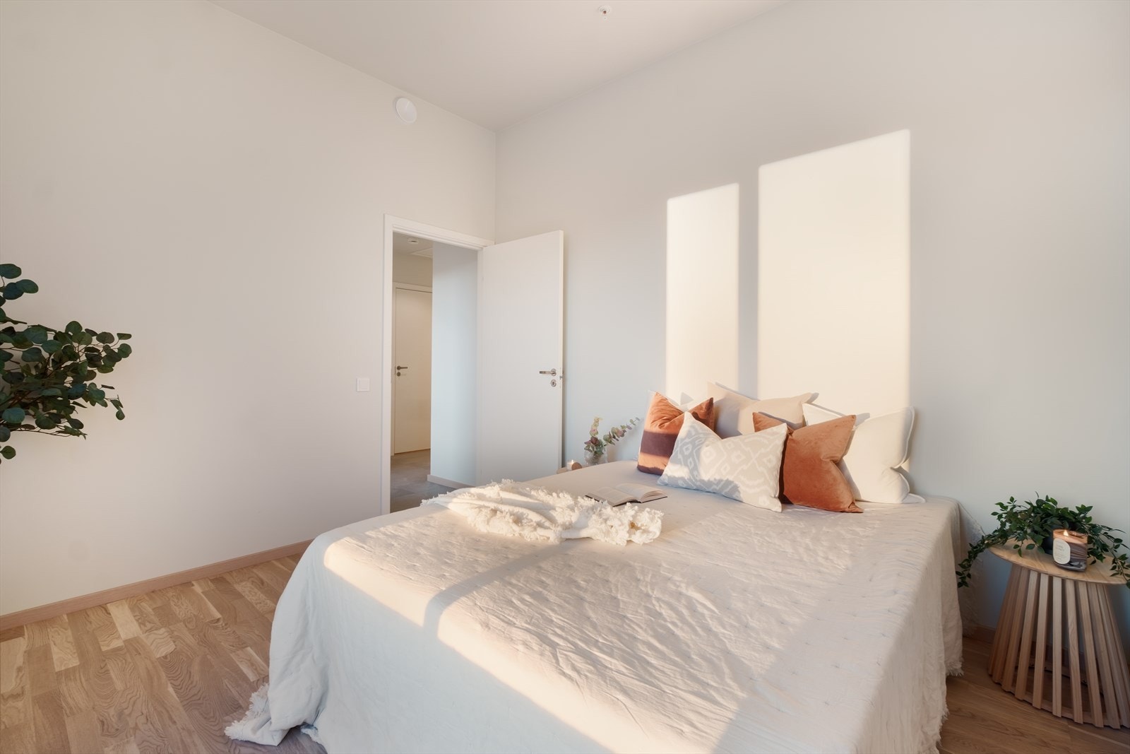 Parkettgulv gir et varmt og naturlig inntrykk i rommet. Galleribilde