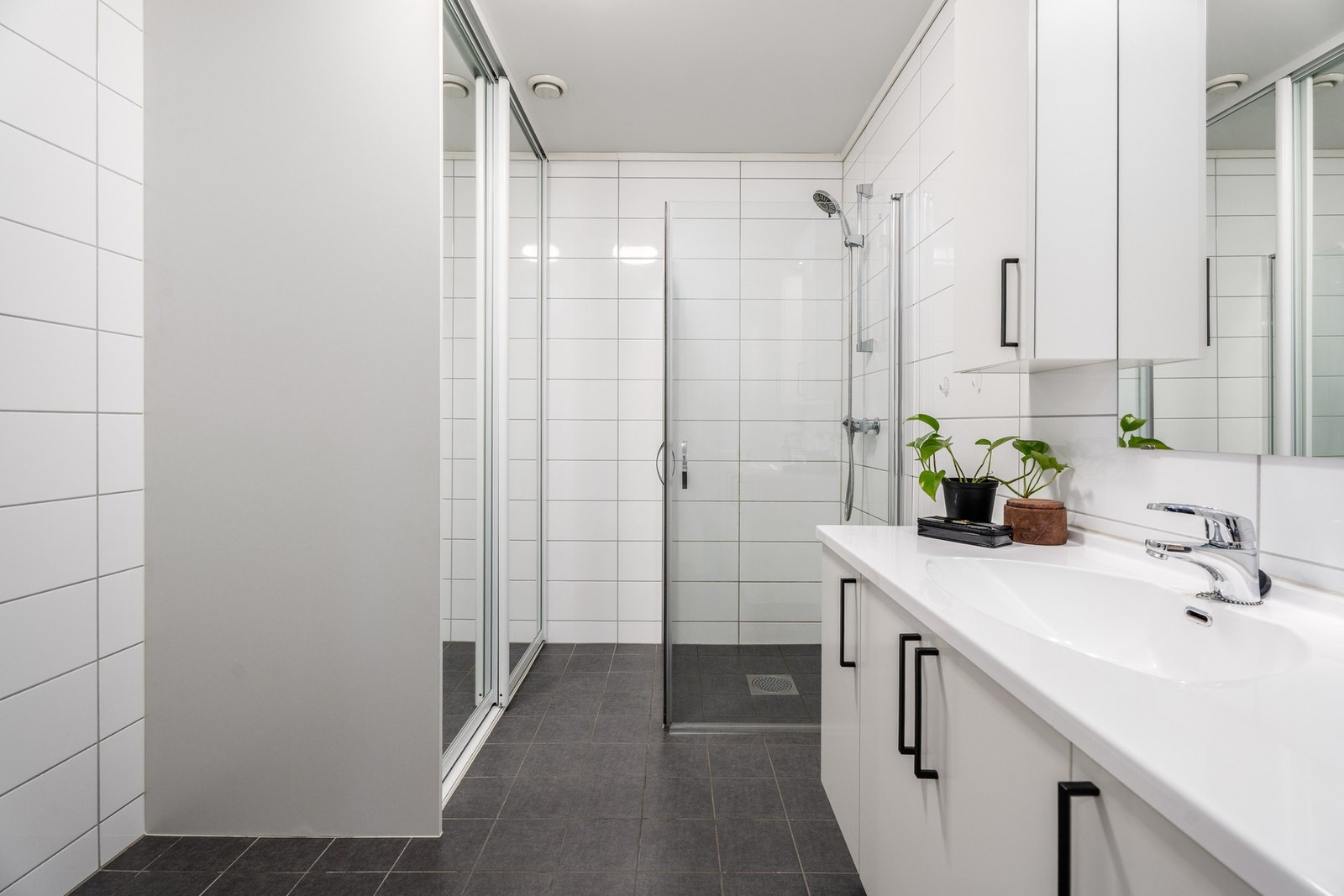 Lyst bad med et moderne uttrykk. Galleribilde