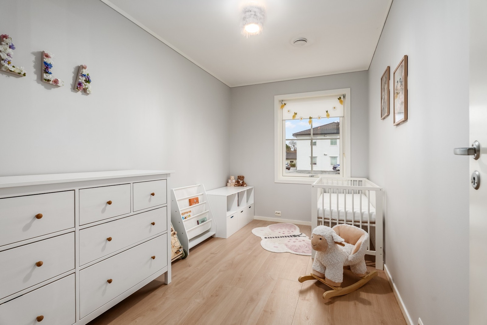 Soverom 2 passer bra til gjesterom, barnerom, kontor eller lignende. Galleribilde