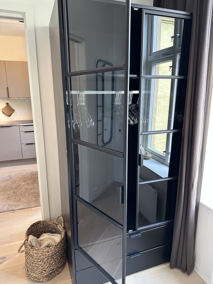 Klesskap og god plass til oppbevaring Galleribilde