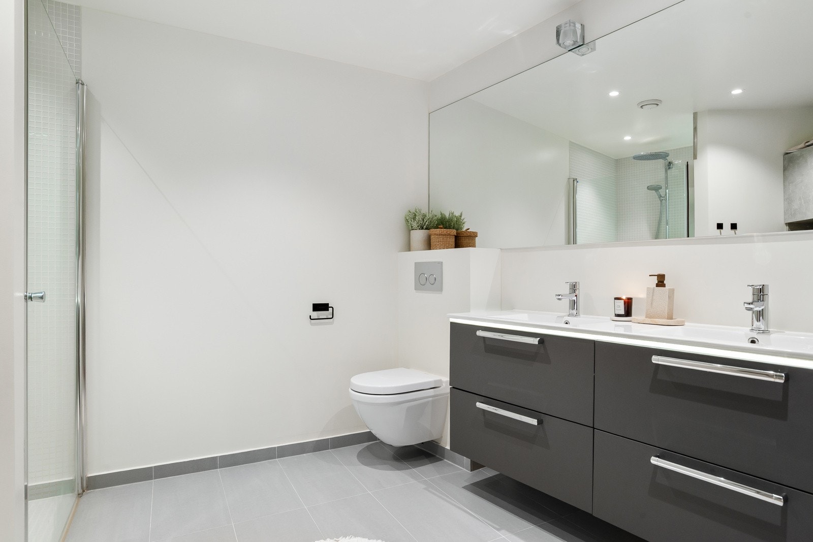 Badet er pusset opp samtidig i forbindelse med loftsutbygging i 2016. Galleribilde