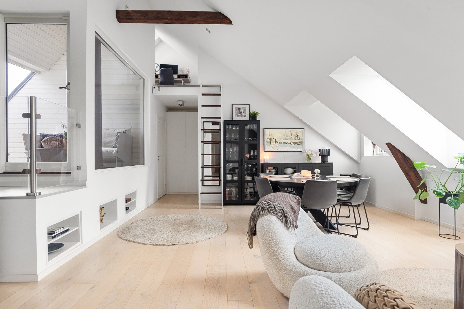 Lyst og lekkert 1-stavs parkettgulv med underliggende varme. Galleribilde