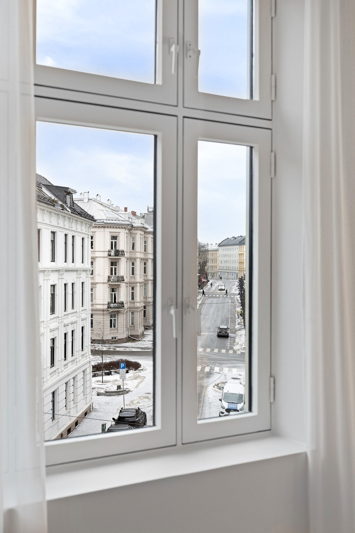 Fint beliggende i 4. etasje med hyggelig og åpent utsyn. Galleribilde