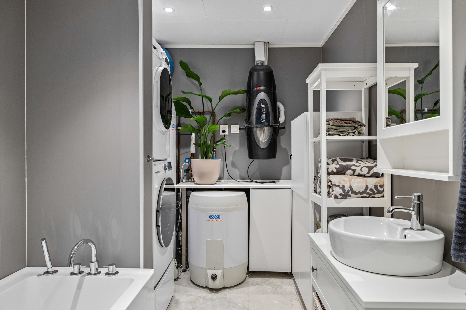 Det er laget eget vaskehjørne innerst i rommet. Galleribilde