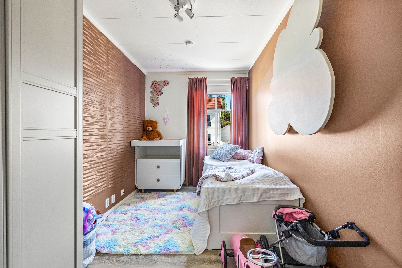 Fine barnerom eller gjesterom. Galleribilde