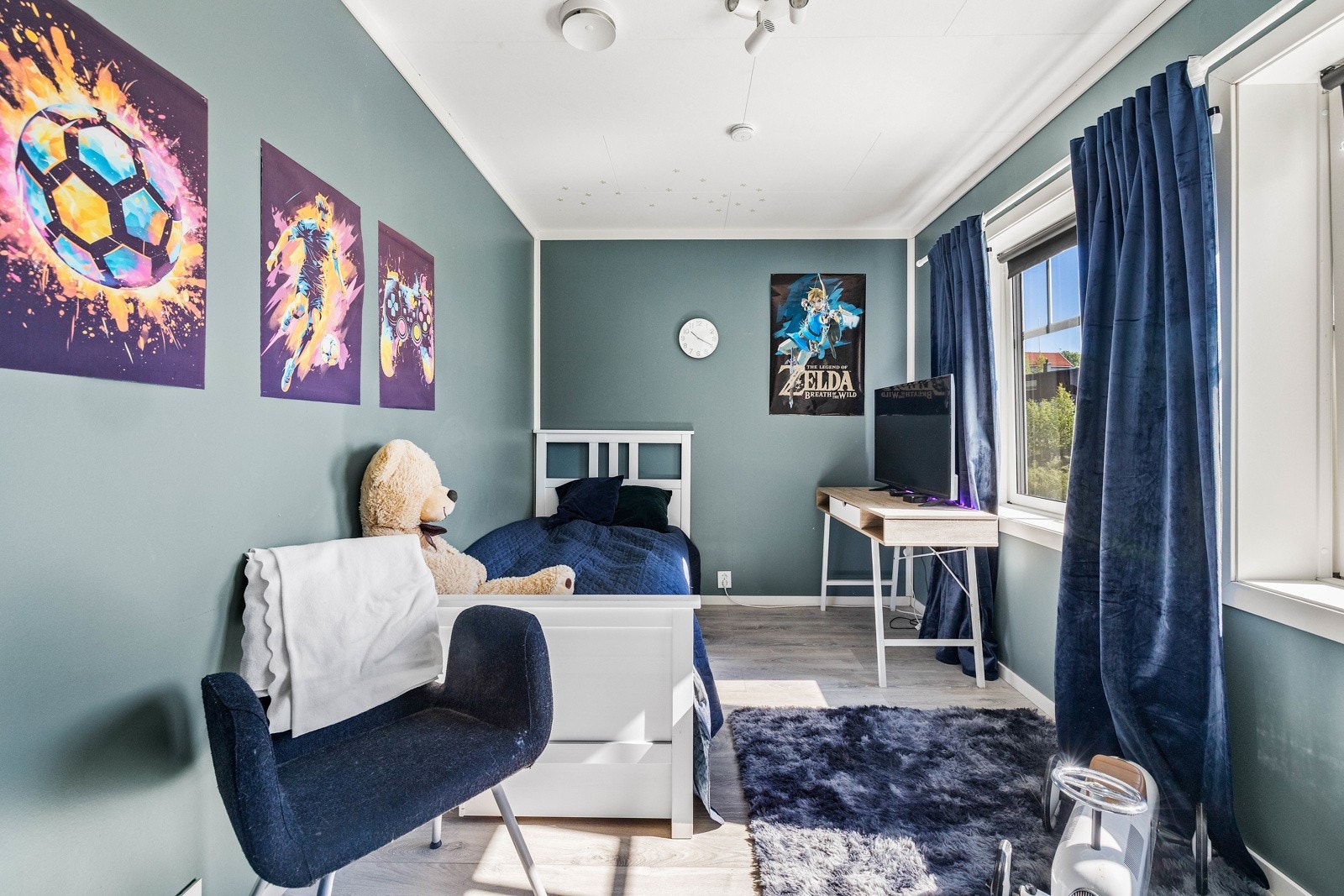 Boligen har totalt 4 soverom med plass til alt du behøver. Galleribilde