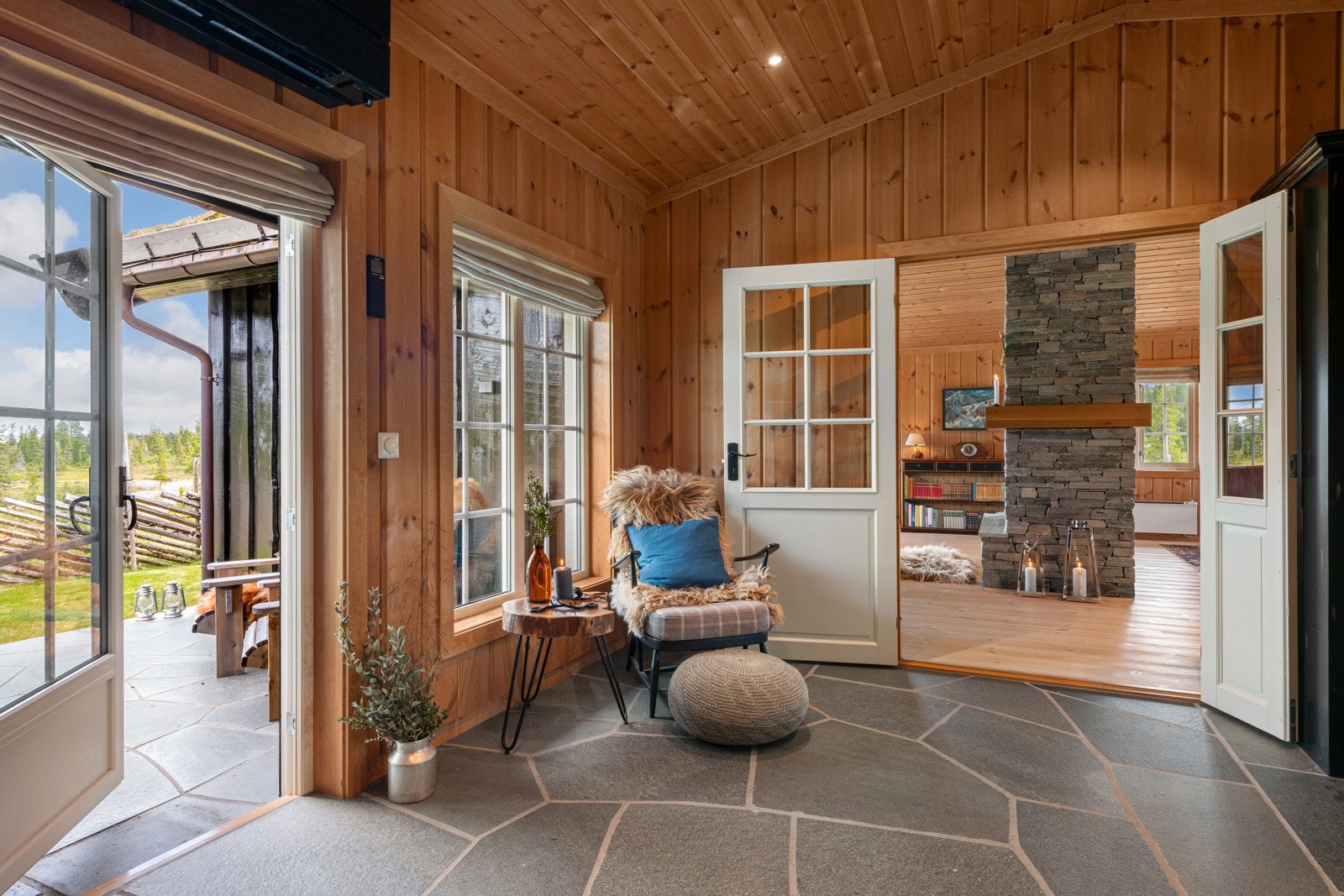 Fra Entréen er det utgang til terrassen. Galleribilde