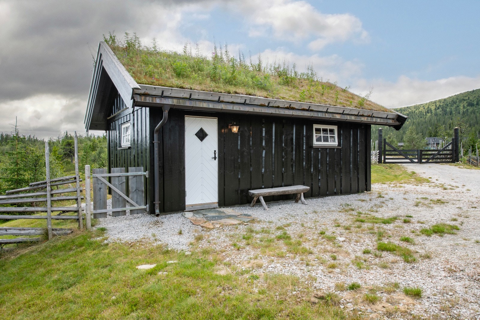 Bodhus på tomten er i dag delt inn i 2 rom. Galleribilde