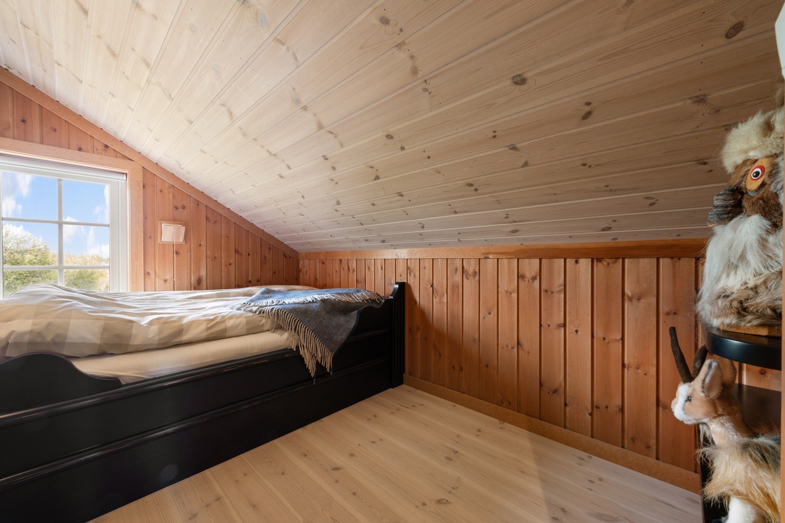 Soverom 2 - plassbygget dobbelseng. Galleribilde