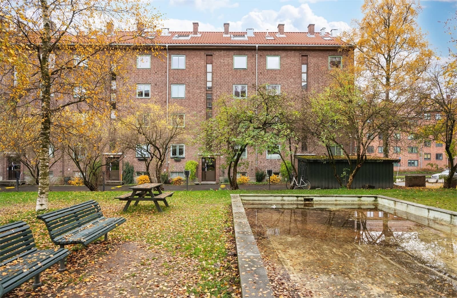 Soverommet vender ut mot rolig bakgård. Galleribilde