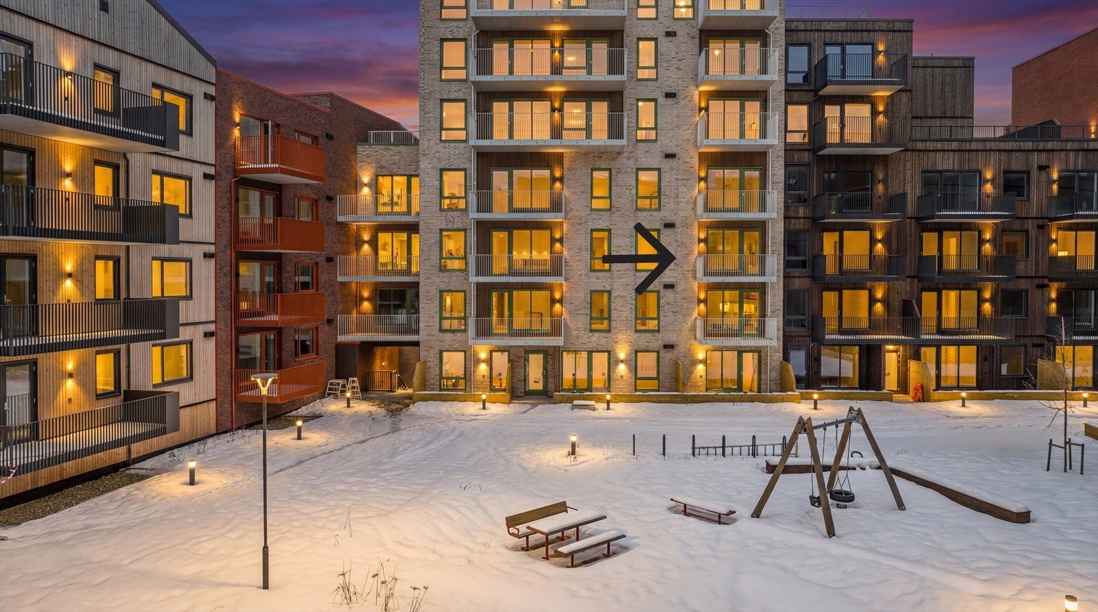 Stor 3-roms leilighet under oppføring med balkong mot begge sider Galleribilde