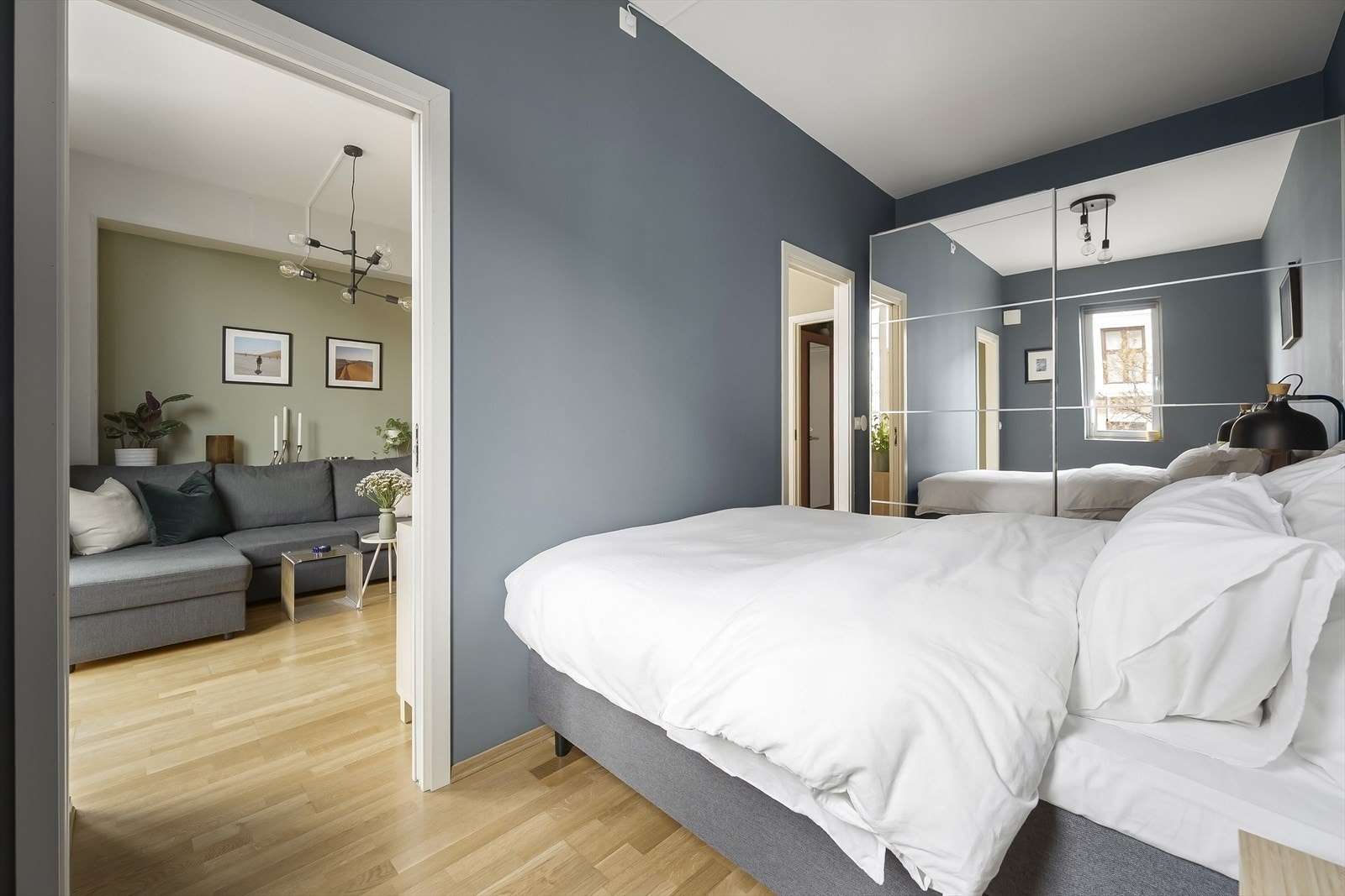 Rommet har tilgang fra to sider. Galleribilde