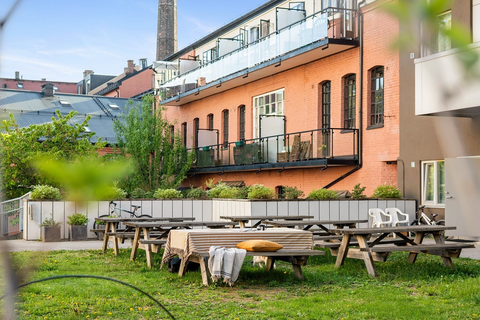 Gården ble bygget om til leiligheter i 2008 og holder en tidsmessig og moderne standard. Galleribilde