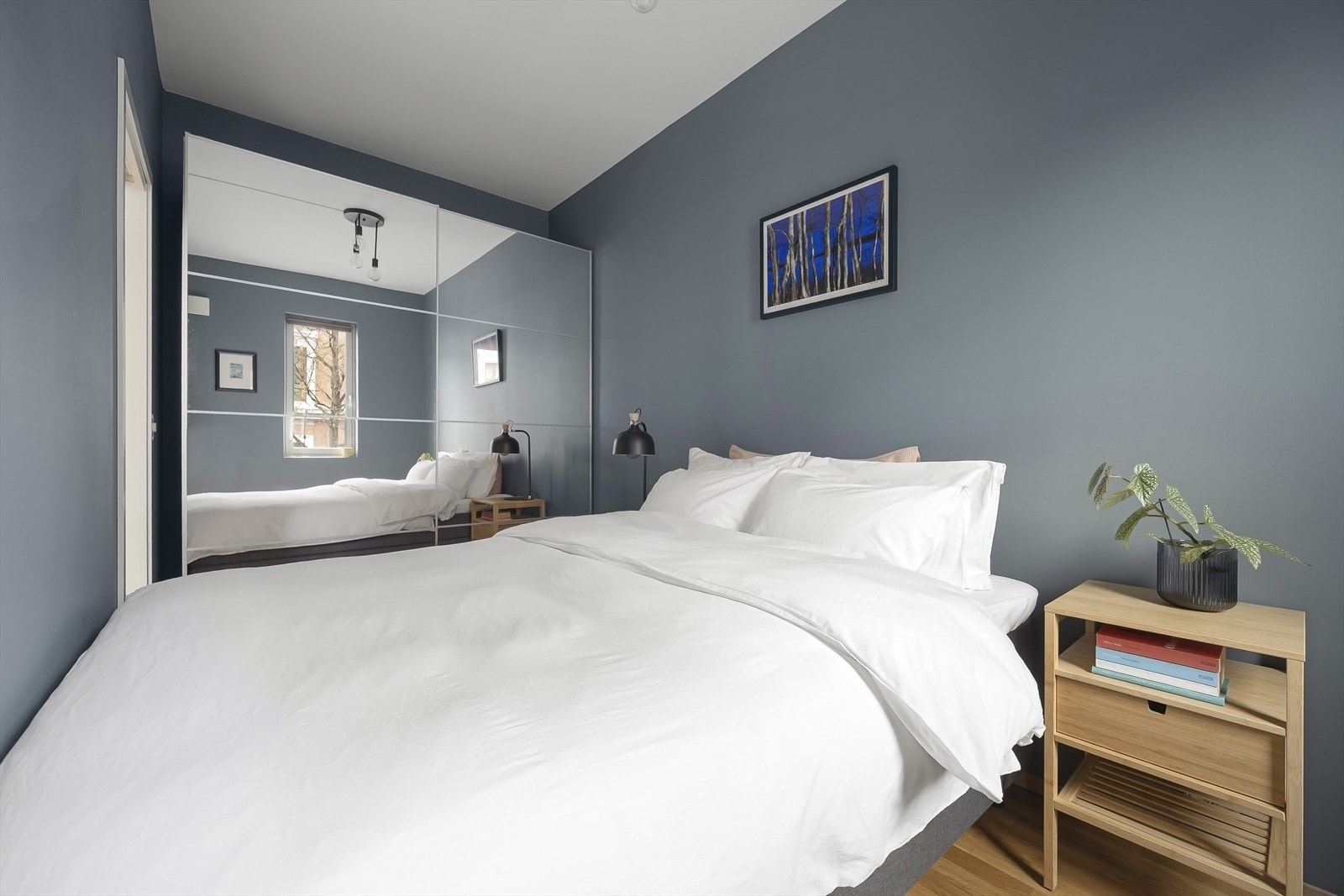 Praktisk PAX-garderobe med god oppbevaringsplas. Galleribilde