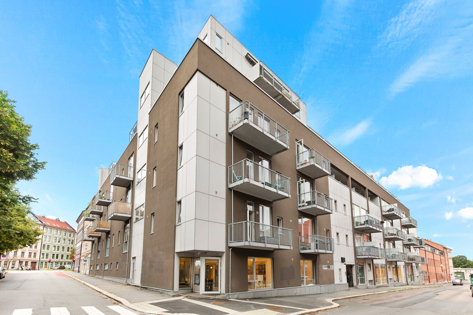 Her får du en attraktiv og sentral beliggenhet mellom Tøyen og Kampen, med kort avstand til alt! Bygget ble omgjort til leiligheter i 2008. Galleribilde