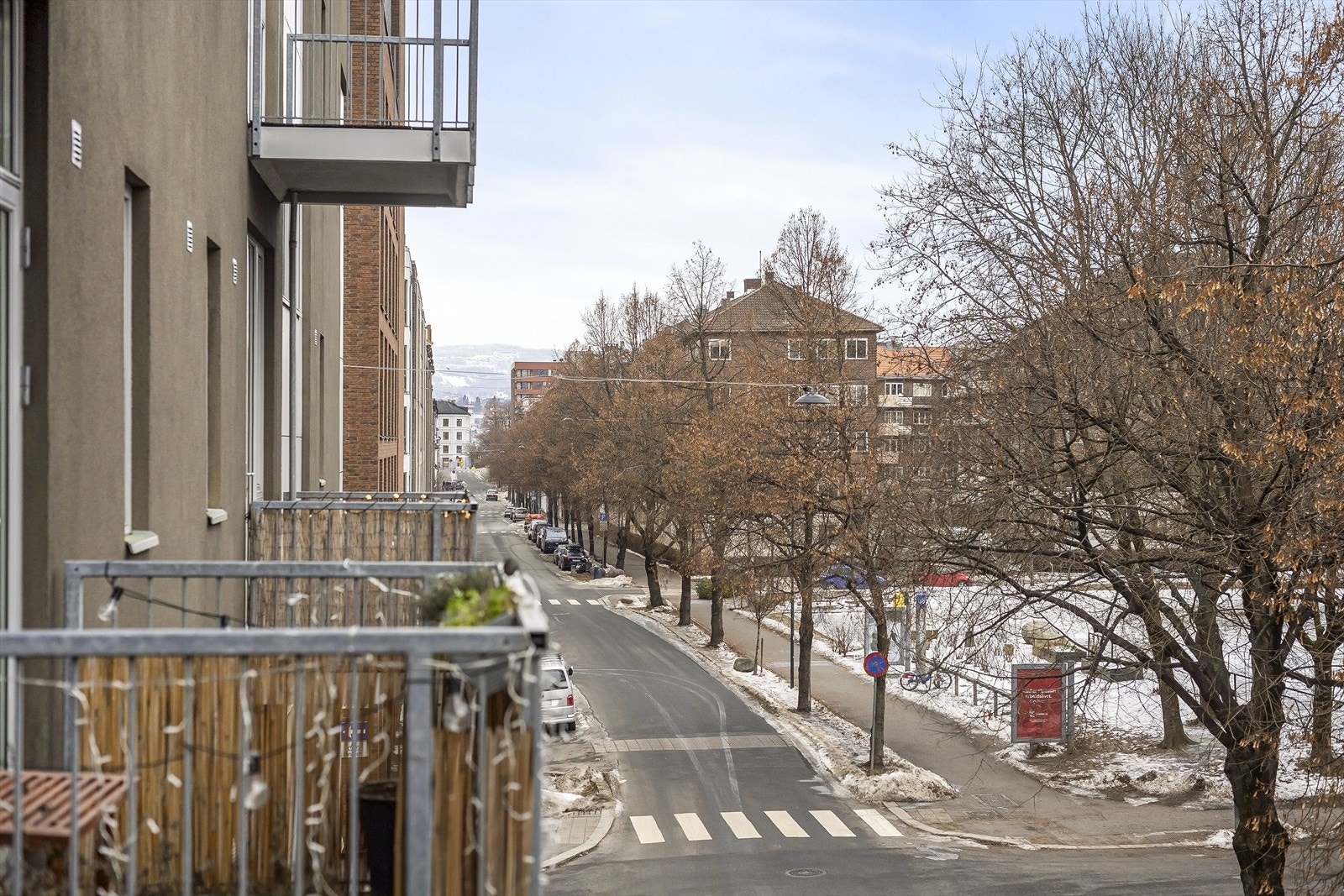 Hyggelig utsyn mot grøntområder fra balkongen. Galleribilde