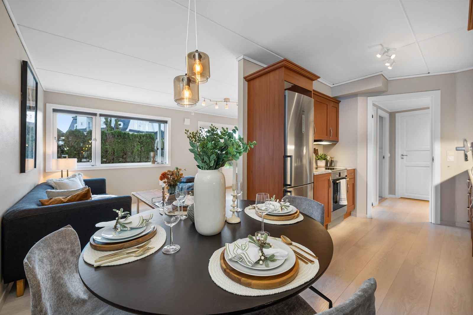 Spisestue ved kjøkken Galleribilde