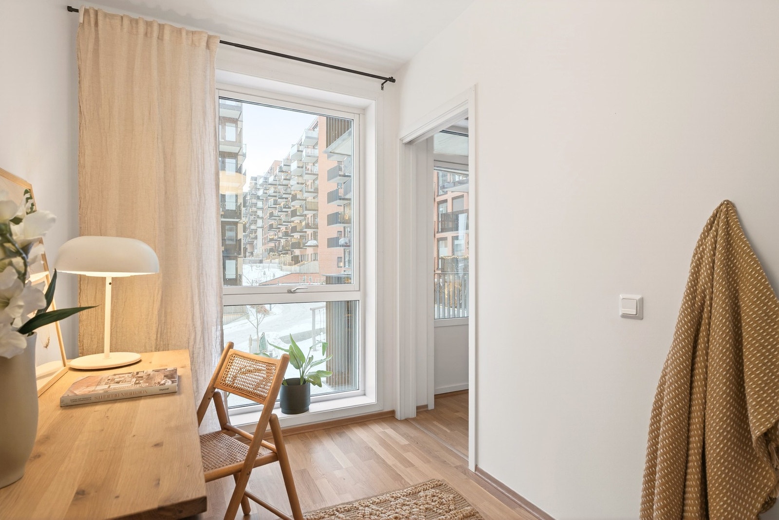 Soverom II vender ut mot indre gårdsrom. Galleribilde