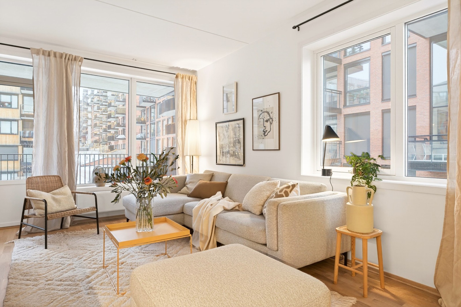 Boligen har oppvarming via radiatorer, samt balansert ventilasjon. (Akonto oppvarming er inkl. i felleskostnadene) Galleribilde