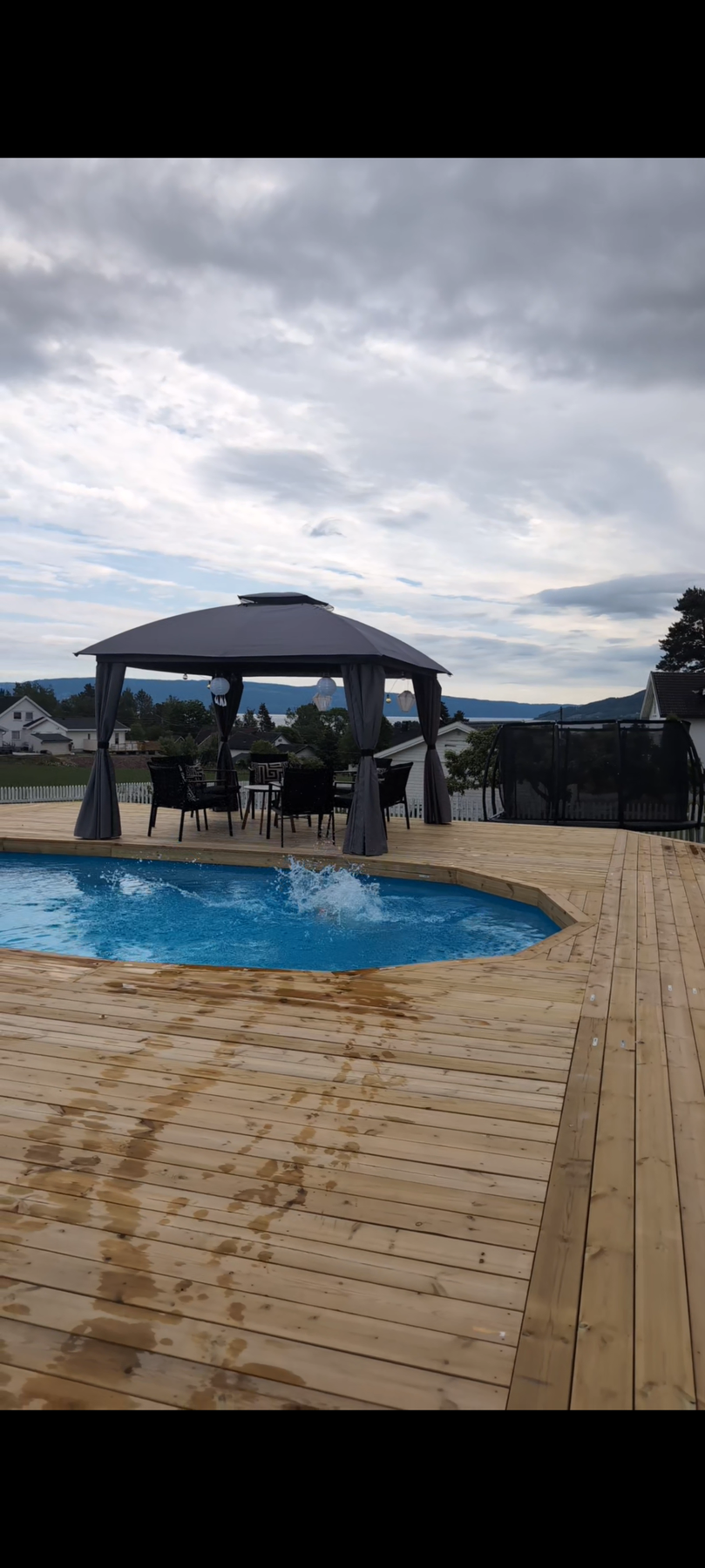 Selgers sommerbilder av basseng Galleribilde