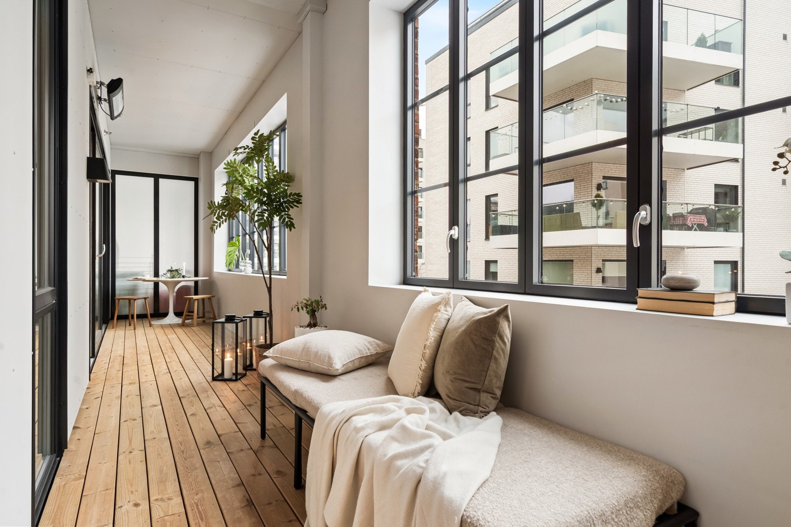 Leiligheten har en fin og romslig vinterhage på 17 m². Galleribilde