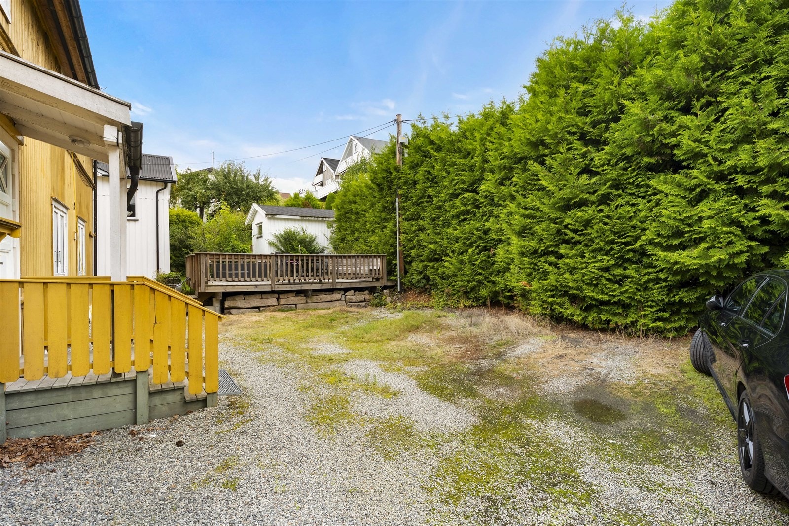 Det er 5 leiligheter, og hver leilighet disponerer én plass hver. Denne leiligheten har plass nr. 5. Galleribilde