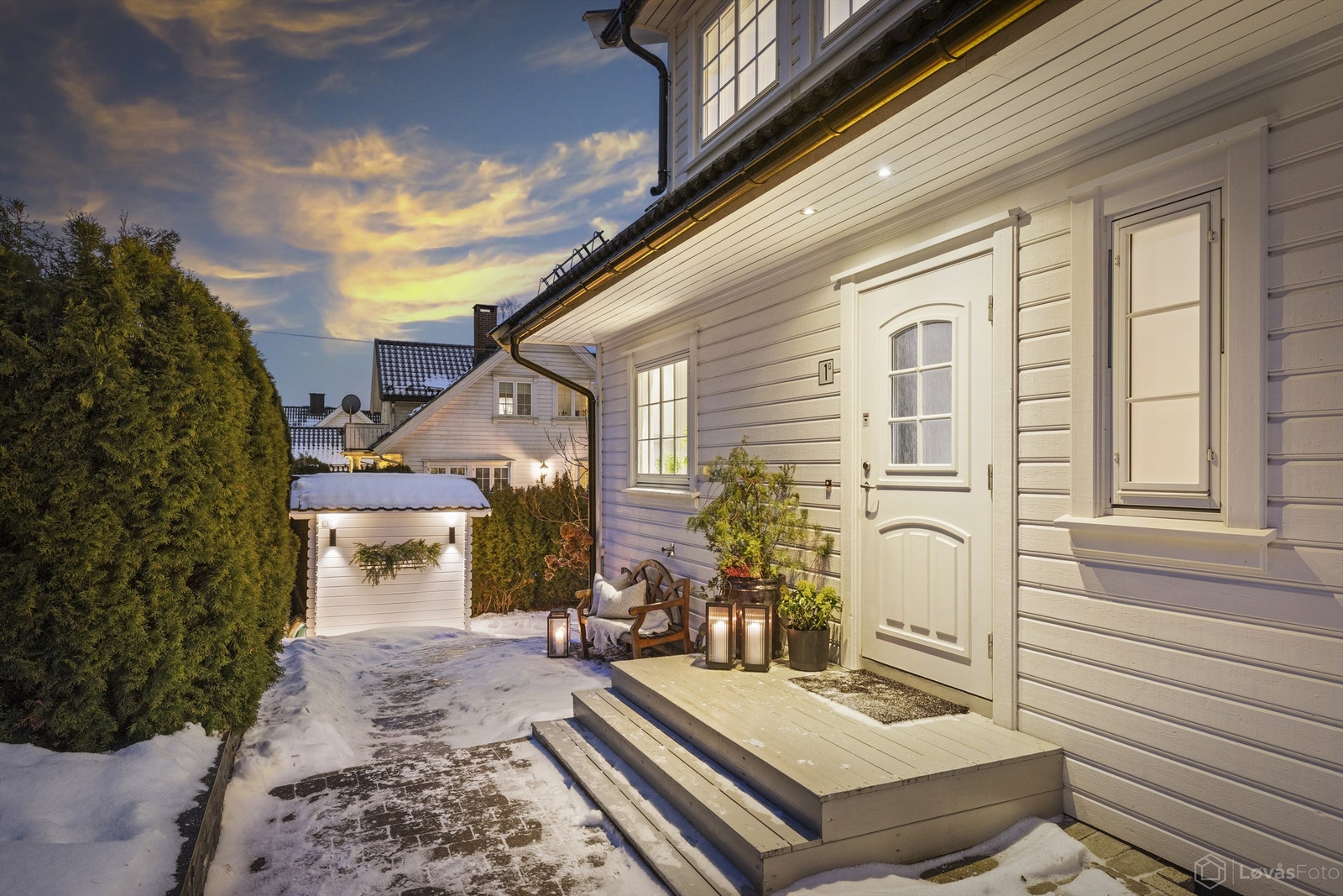 Huset er påkostet de senere år med bl.a. nyoppusset kjelleretasje i 2024, plassbygget deler av kjøkken i 2023, nyere 1-stavs parkett med gulvvarme osv. Galleribilde