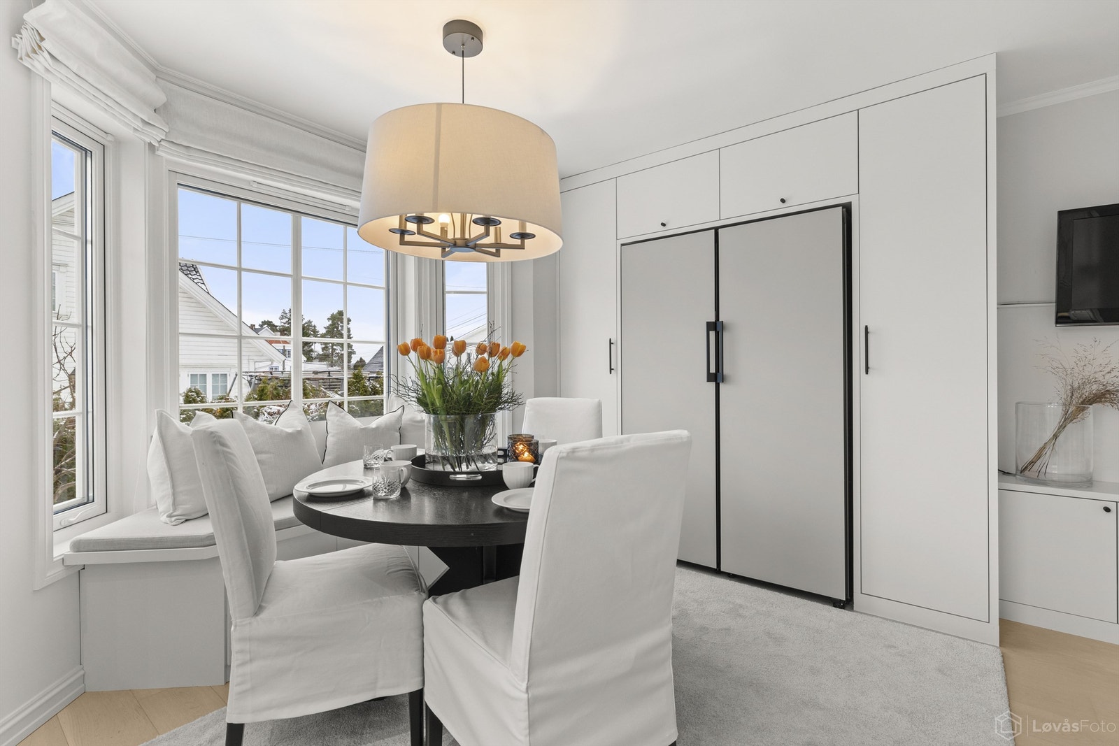 Delvis ny plassbygget kjøkkeninnredning i 2023 fra Elen Møbelstudio Galleribilde