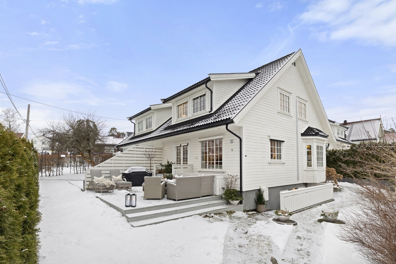 Her kan du nyte lange og rolige sommerdager, i et hagemiljø som passer for både lek og sosiale sammenkomster Galleribilde