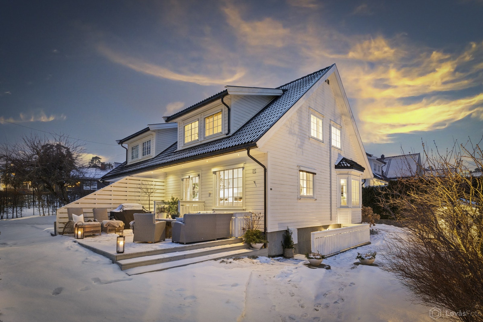 Velkommen til Hyggeveien 1G - Solrik og meget pen vertikaldelt bolig fra 2005 | Hybel | Skjermet hage | Barnevennlig Galleribilde