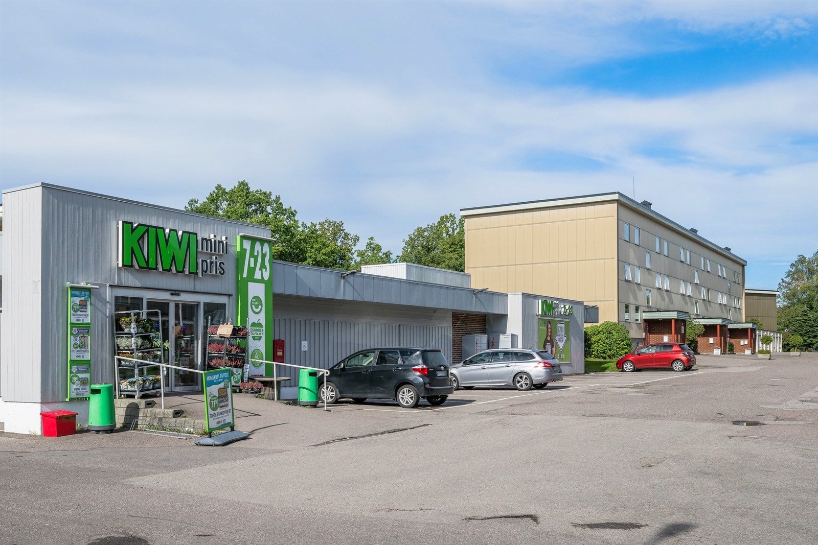 Både Kiwi og Coop ligger bare noen minutters gange fra leiligheten Galleribilde