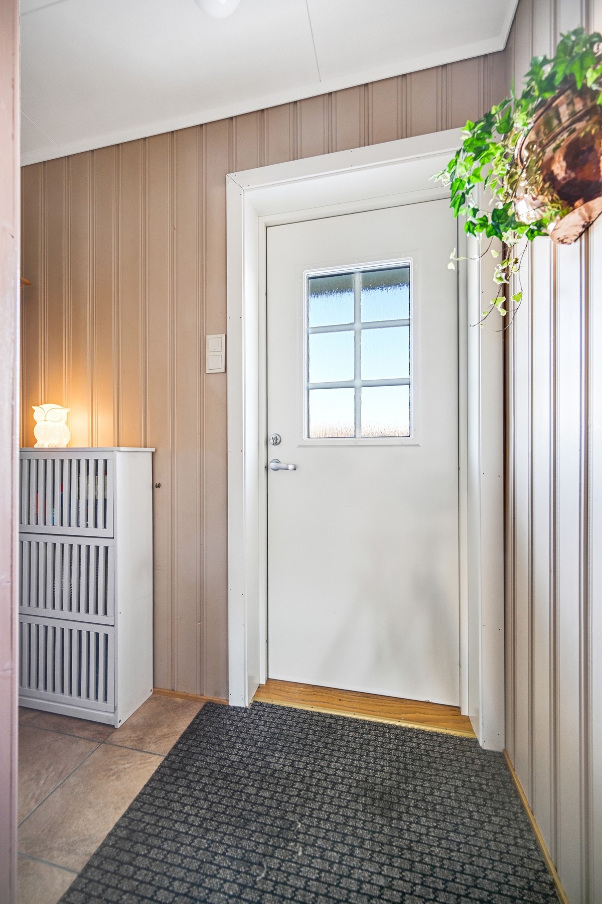 Vindfang med plass for garderobe Galleribilde