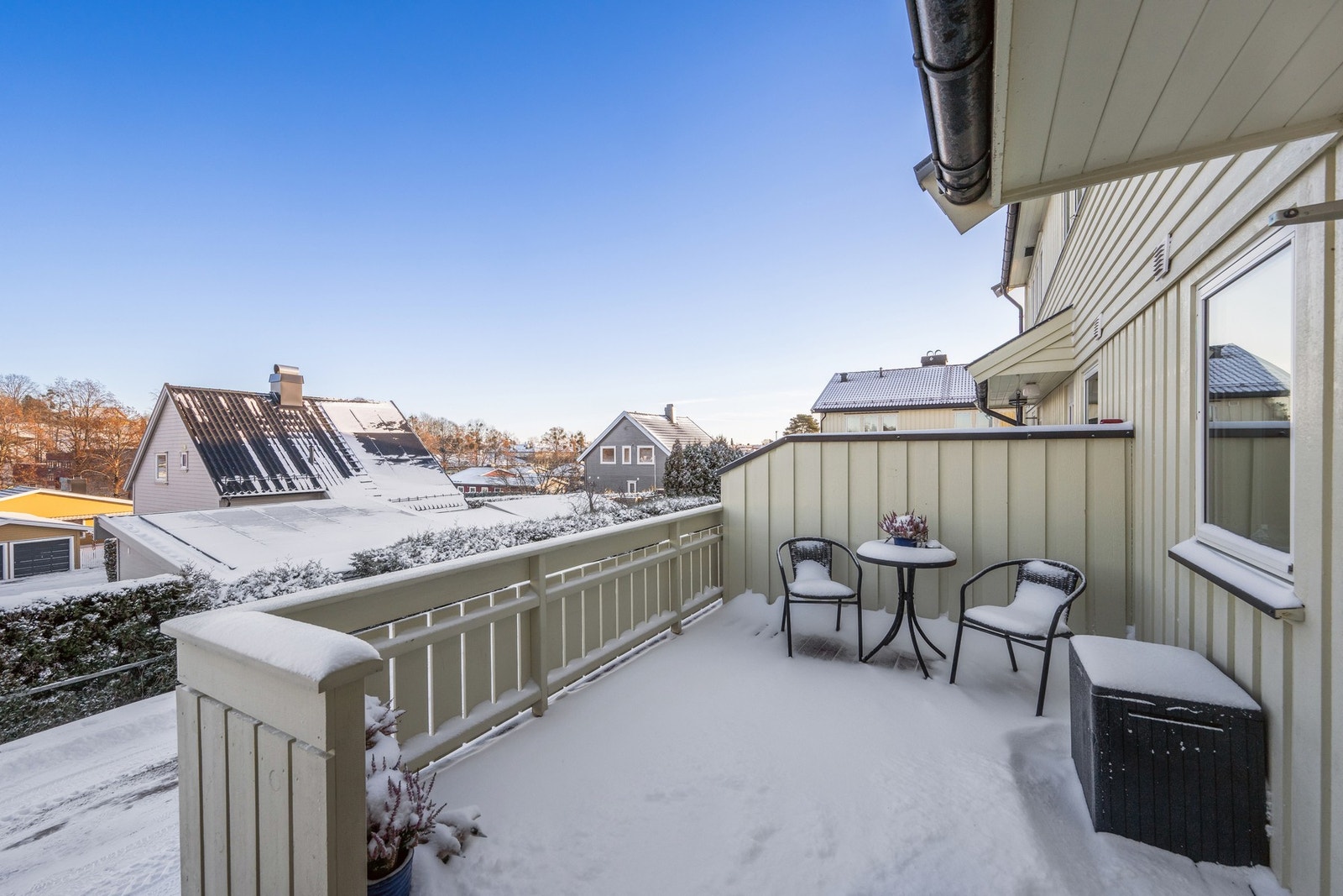 Her er det deilig morgensol og kort vei til kjøkkenet (vinduet ti høyre) Galleribilde