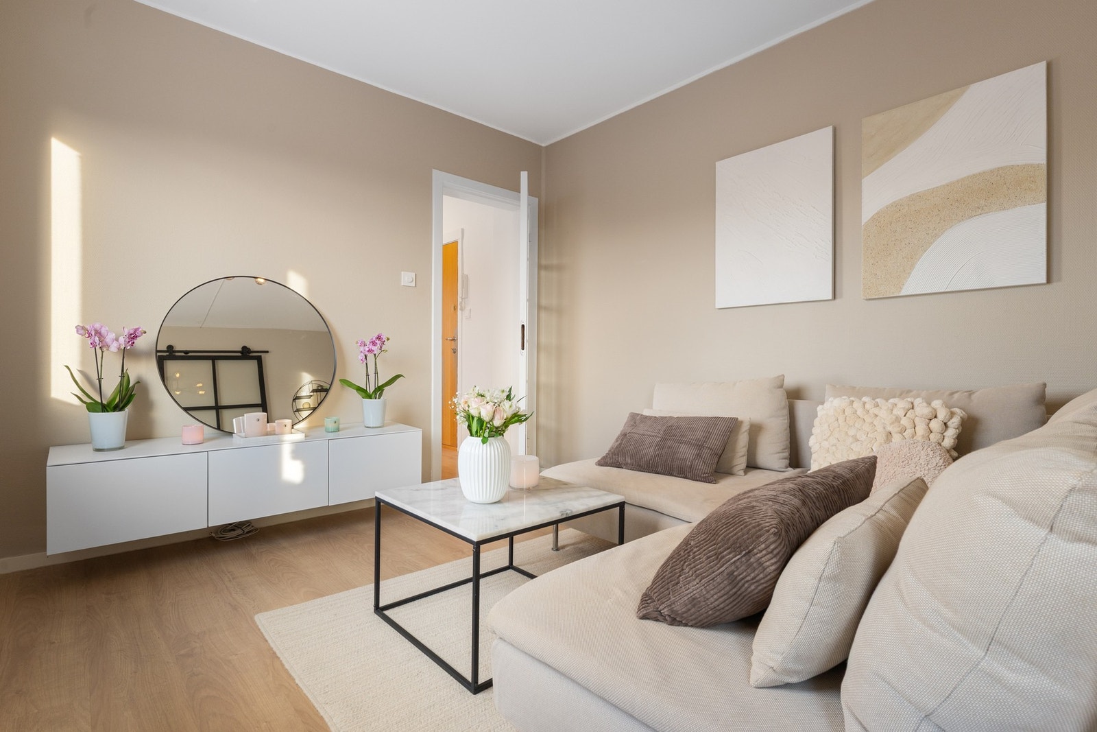 Leiligheten ble oppgradert i 2023 med bla. nytt soverom og nytt kjøkken. Galleribilde