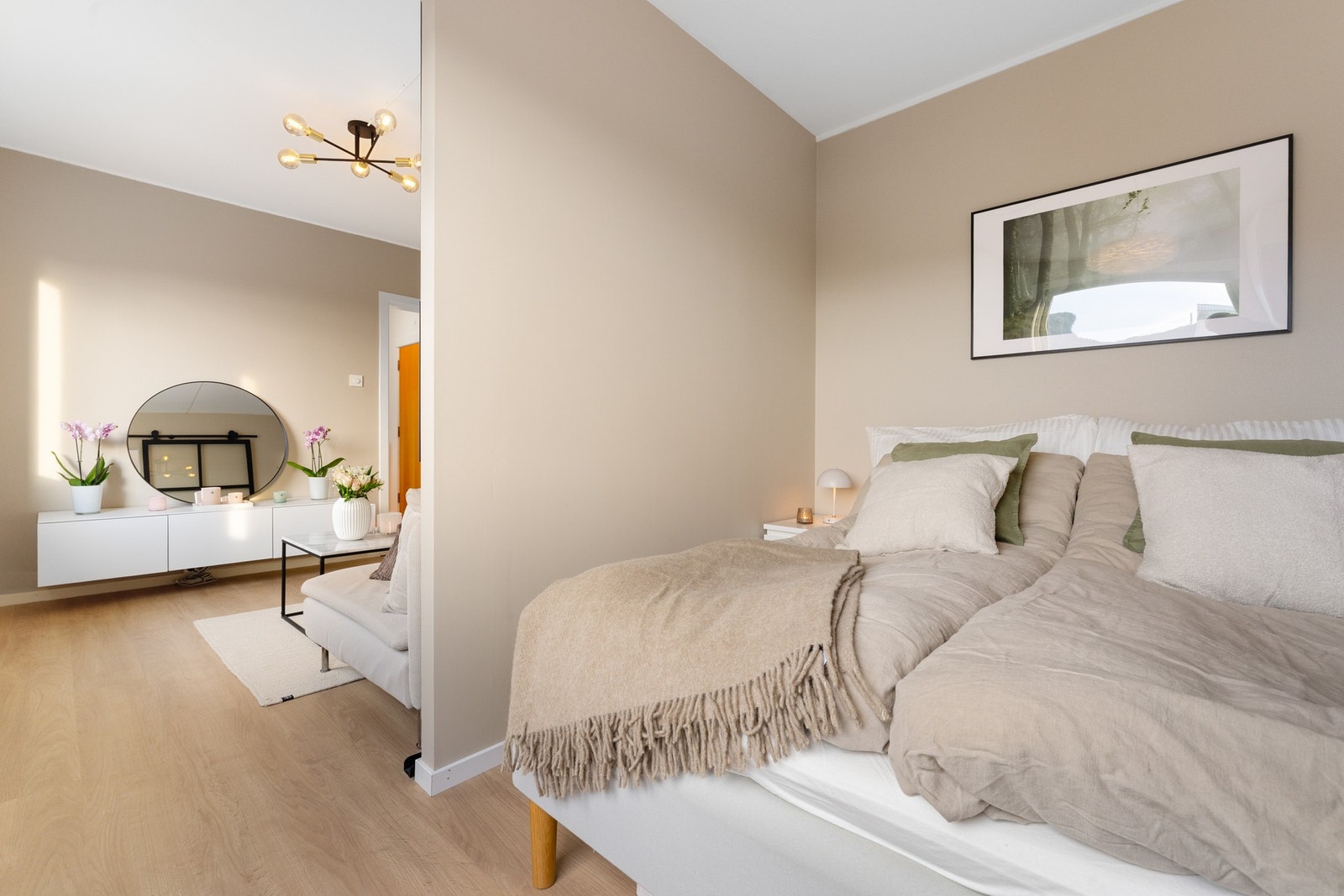 Her er det samme pene laminatgulv og moderne standard som i øvrige rom. Galleribilde