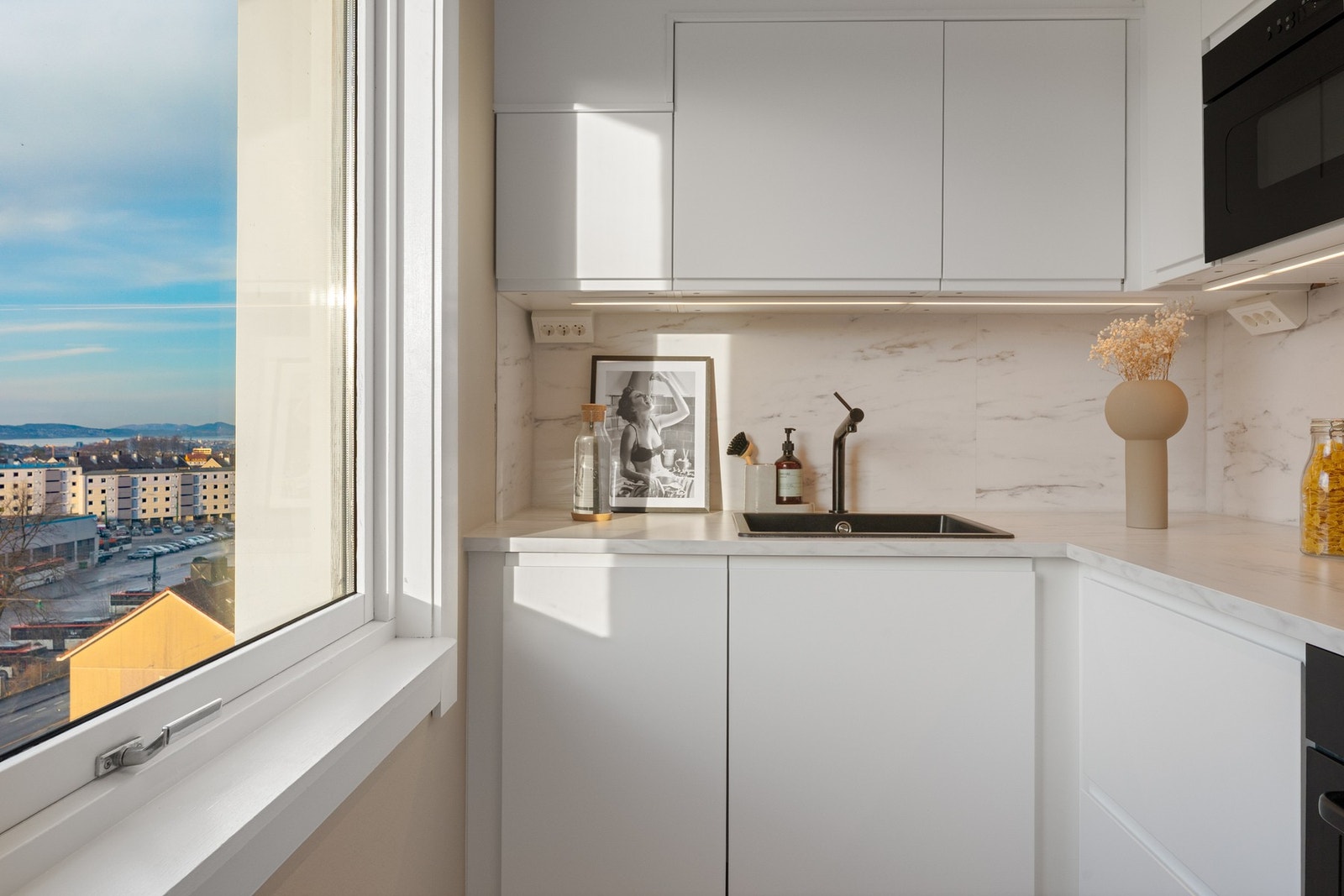 Pen og tidløs kjøkkeninnredning fra IKEA - ny i 2023. Galleribilde