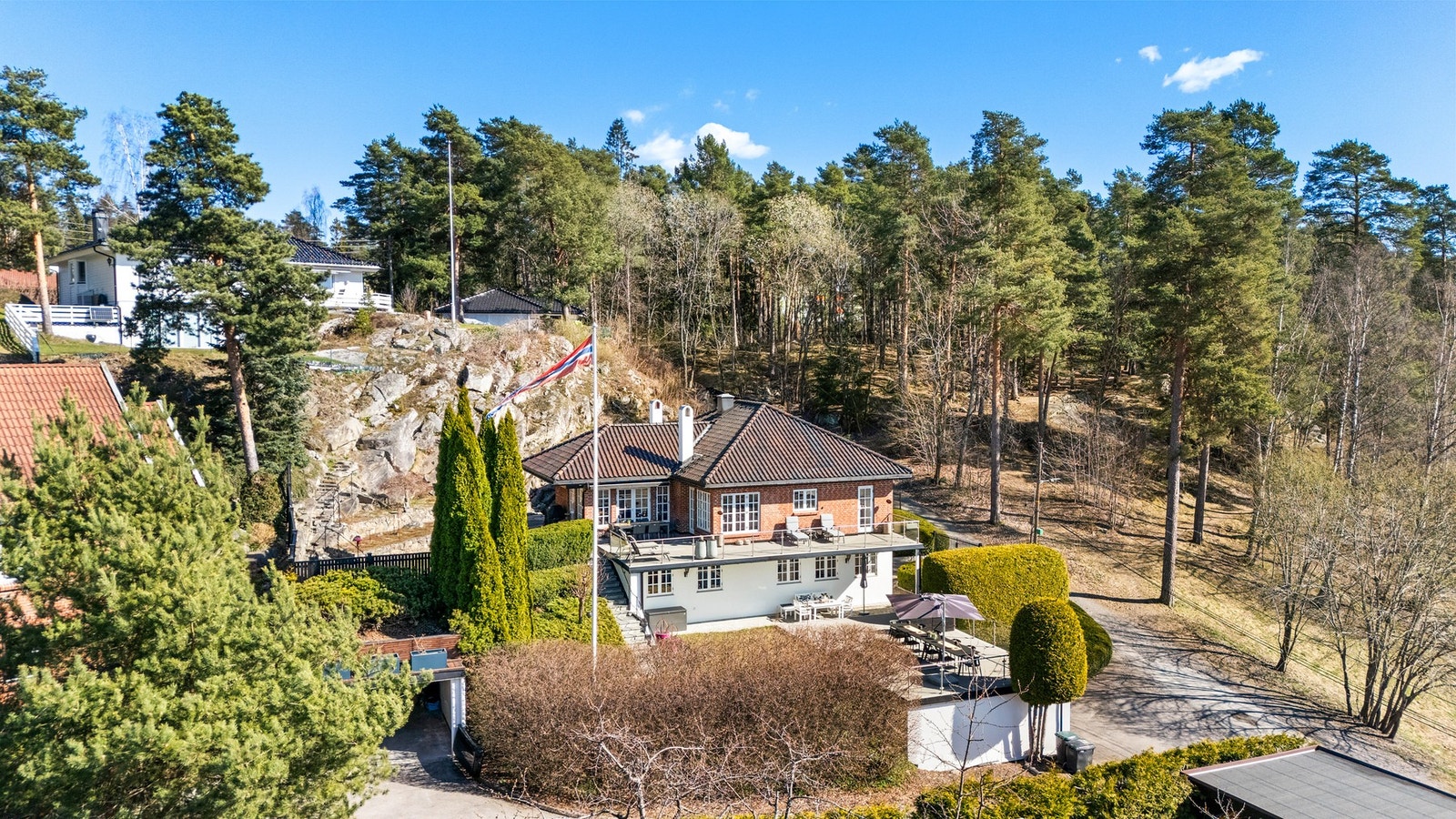 Området er svært barnevennlig og skjermet fra trafikk, med hyggelig utsyn og trygg adkomst til et aktivt og grønt nærområde. Galleribilde