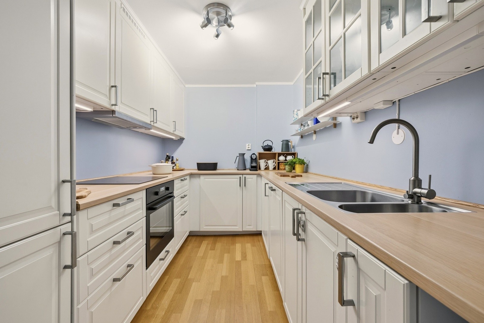 Hvitevarer på kjøkkenet er integrerte Galleribilde