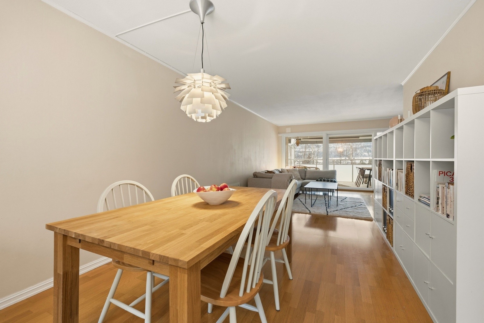 Vinduer, balkongdør og varmelist ble byttet i 2018 Galleribilde