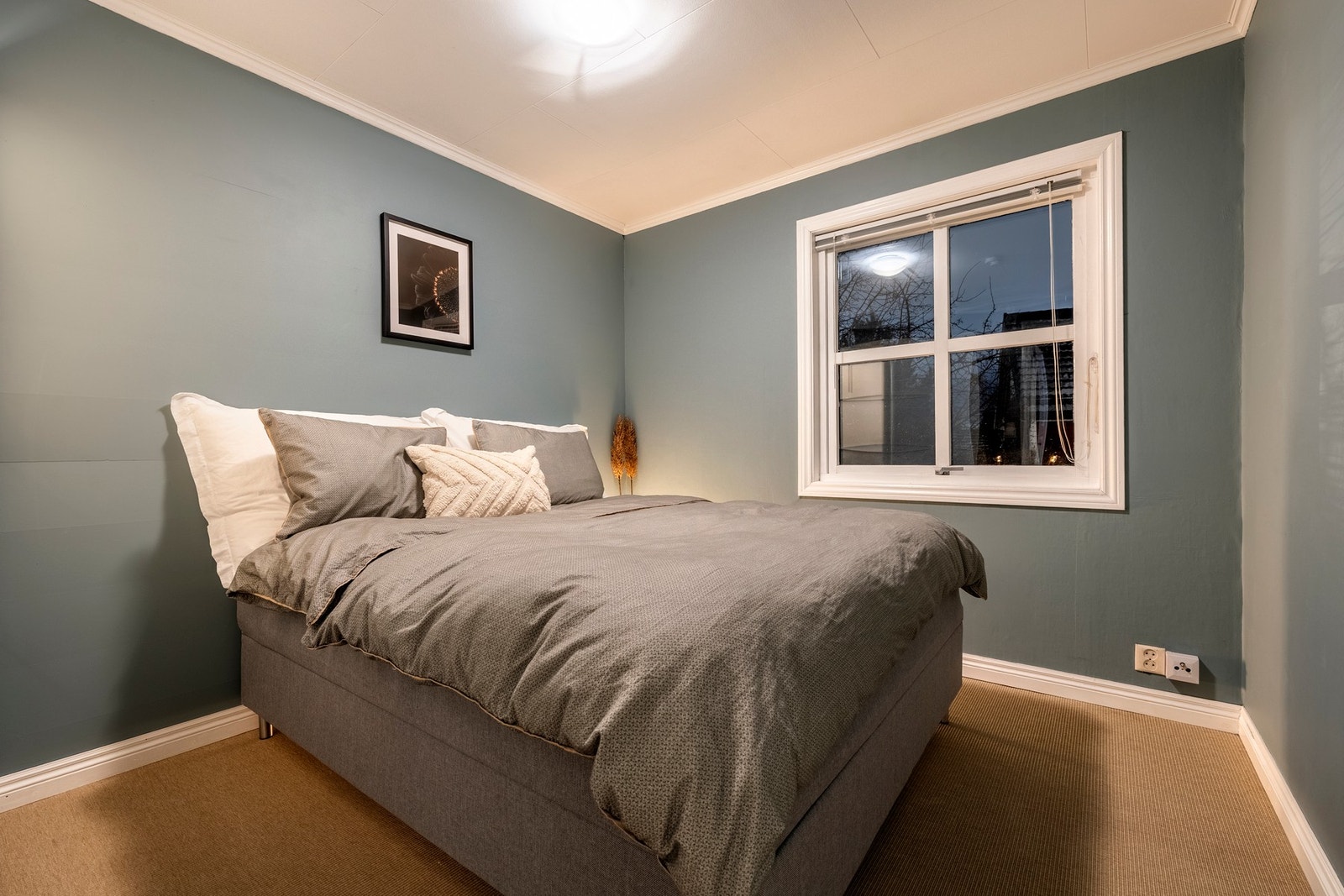 To av soverommene ligger i underetasjen. Galleribilde