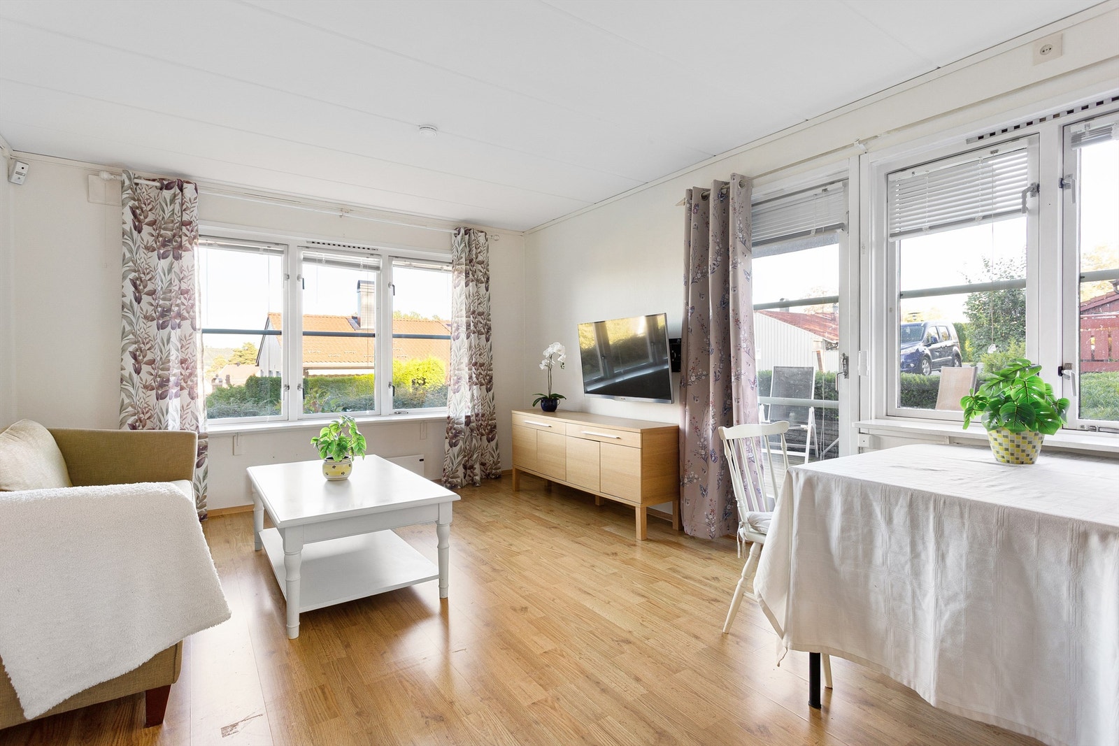 Fra stuen er det utgang til terrasse Galleribilde