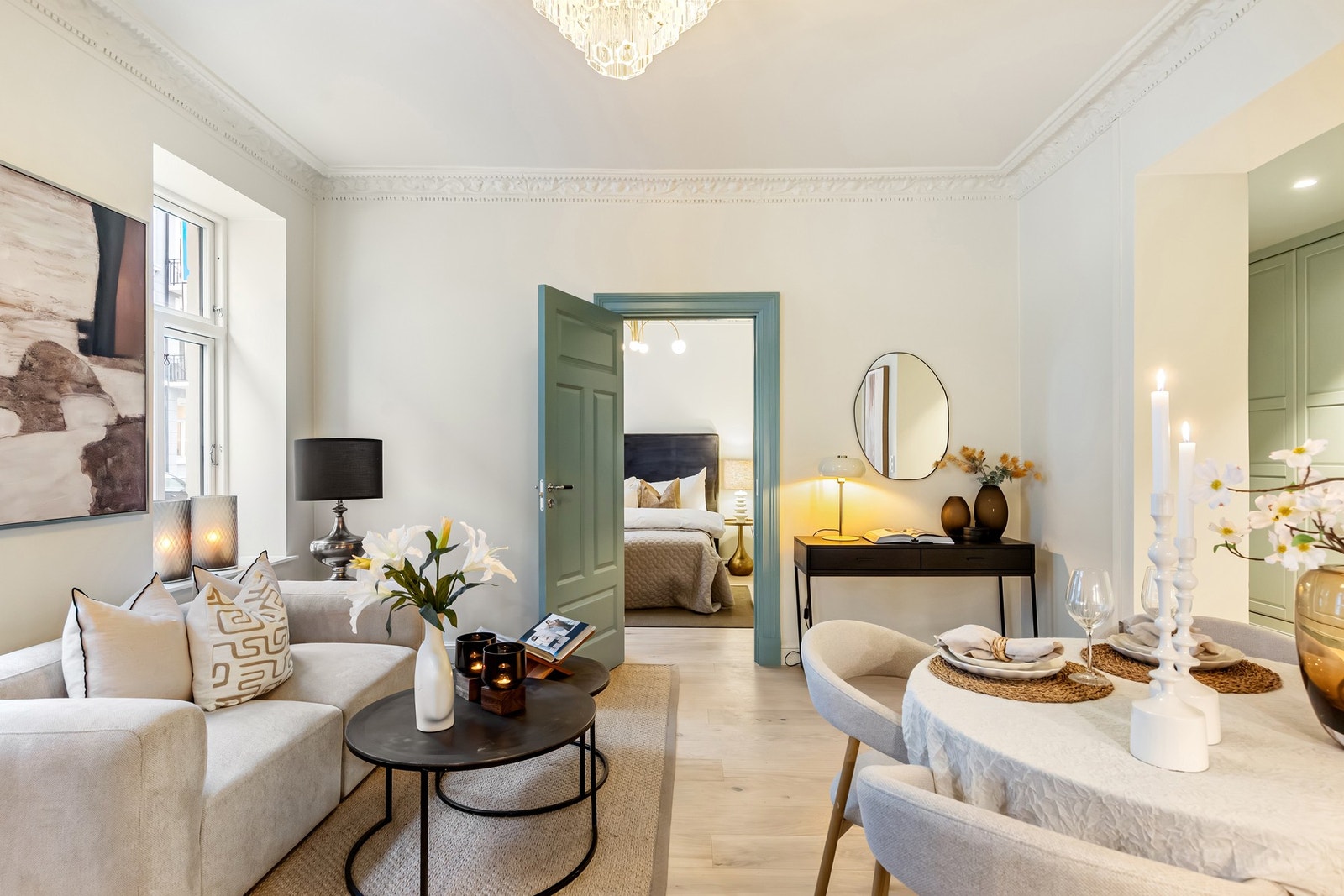 Rosett og stukkatur i himling. Galleribilde